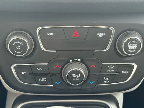 Used 2019 Jeep Compass Latitude FWD image 15
