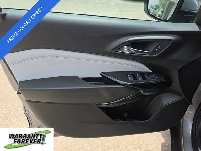 Used 2025 Chevrolet Trax LT w/ LT Convenience Package FWD image 16