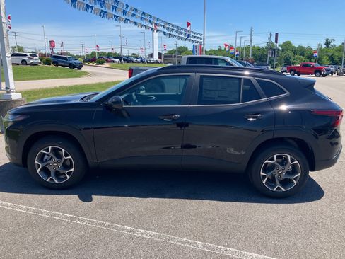 New 2026 Chevrolet Trax LT w/ LT Convenience Package FWD image 4