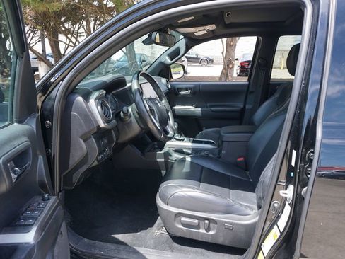 Used 2023 Toyota Tacoma Limited RWD image 2