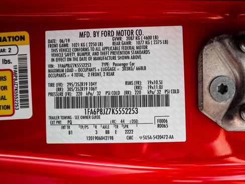Used 2019 Ford Mustang Shelby GT350 w/ Technology Package RWD image 34