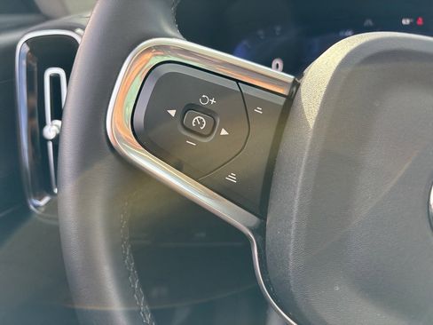 Certified 2025 Volvo XC40 B5 Core image 21