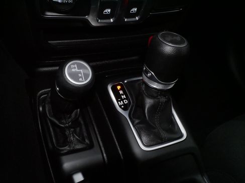 Used 2022 Jeep Wrangler Sport S image 24