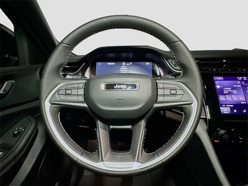 New 2025 Jeep Grand Cherokee Altitude image 7