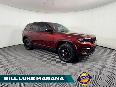 Used 2025 Jeep Grand Cherokee Altitude AWD/4WD image 1