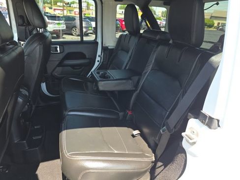 Used 2022 Jeep Wrangler Unlimited Sahara w/ Cold Weather Group AWD/4WD image 34