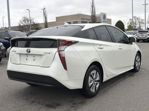 Used 2016 Toyota Prius Four image 3