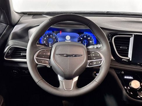 New 2026 Chrysler Pacifica Select AWD/4WD image 13