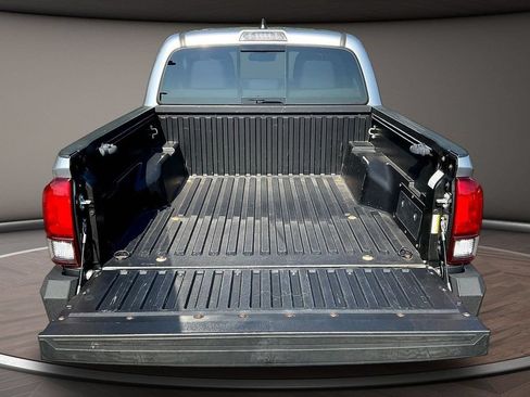 Used 2021 Toyota Tacoma SR5 RWD image 11