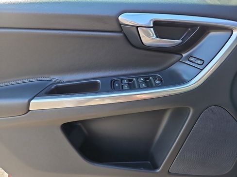 Used 2016 Volvo XC60 T5 Premier image 12