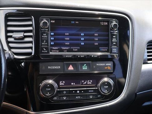 Used 2016 Mitsubishi Outlander SE AWD/4WD image 17