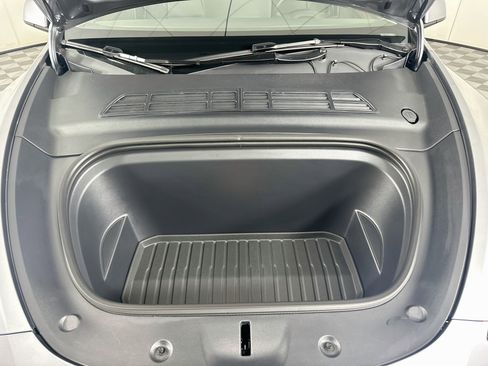 Used 2025 Tesla Model Y Long Range AWD/4WD image 34