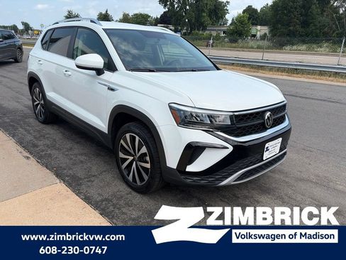 Certified 2022 Volkswagen Taos SE AWD/4WD image 1