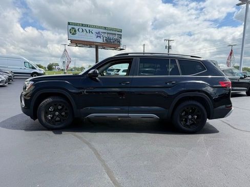 Used 2025 Volkswagen Atlas Peak Edition SE image 4