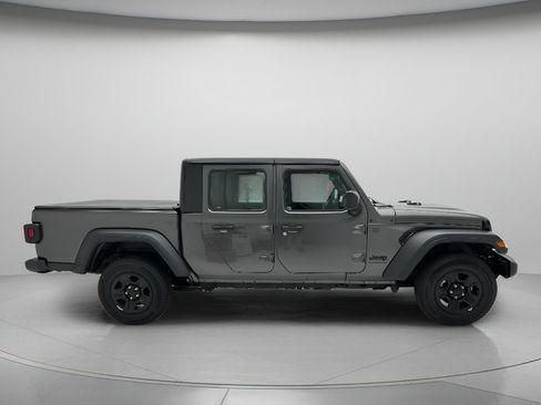Used 2024 Jeep Gladiator Sport AWD/4WD image 4
