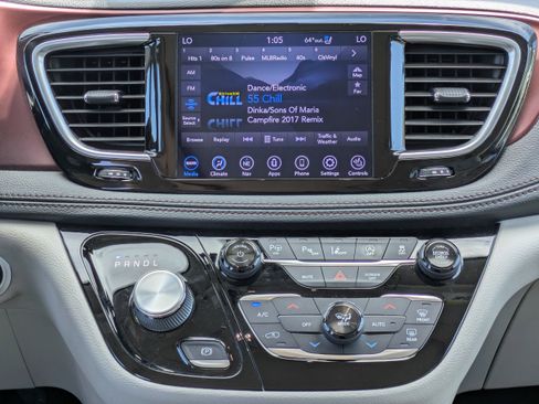 Used 2019 Chrysler Pacifica Limited w/ Advanced Safetytec Group image 14