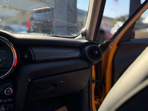 Used 2017 MINI Cooper 4-Door Hardtop image 15