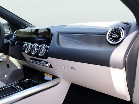 New 2026 Mercedes-Benz GLA 250 4MATIC image 11