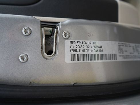 Used 2021 Chrysler Voyager Lxi FWD image 9
