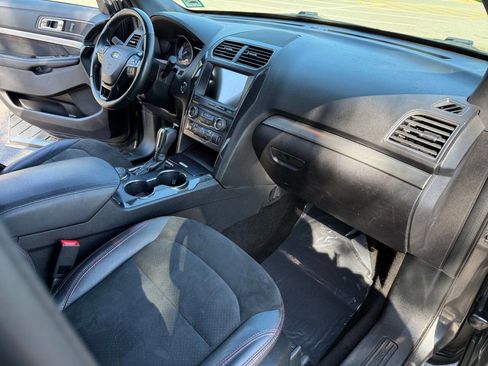 Used 2018 Ford Explorer XLT w/ Equipment Group 202A image 21