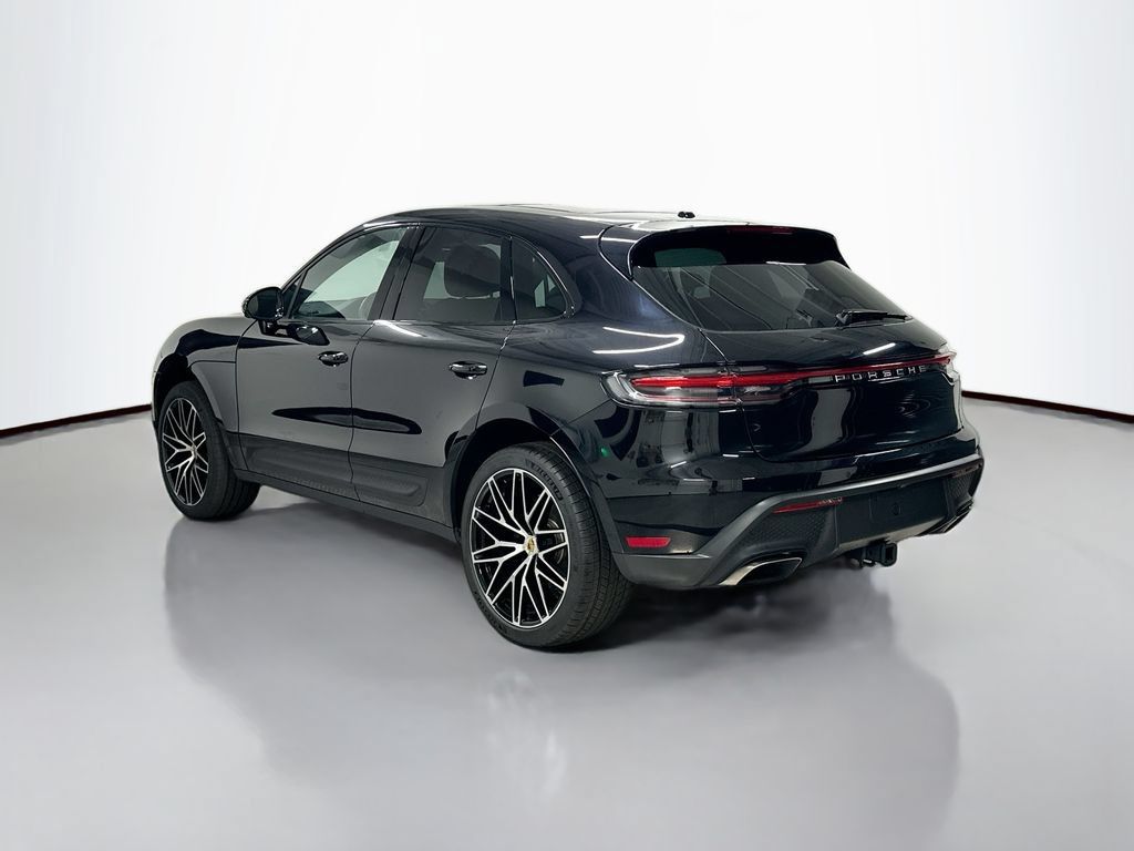 Certified 2025 Porsche Macan AWD/4WD image 3