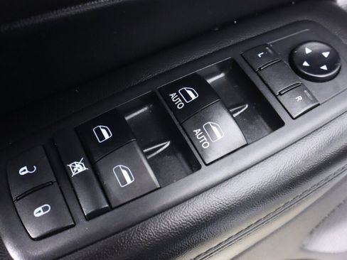 Used 2018 Jeep Grand Cherokee Limited image 26