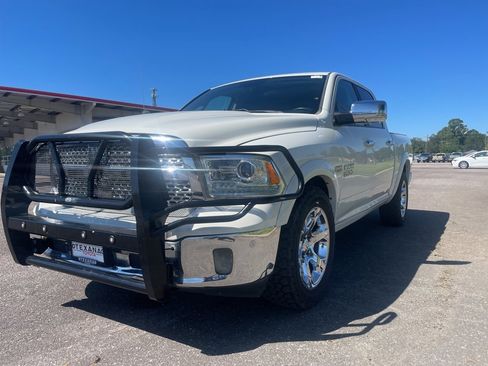 Used 2017 RAM 1500 Laramie w/ Convenience Group image 3