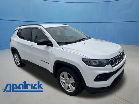 Used 2022 Jeep Compass Latitude FWD image 1