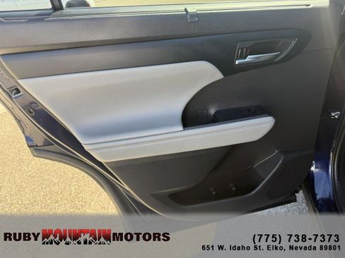 Used 2022 Toyota Highlander XLE image 17