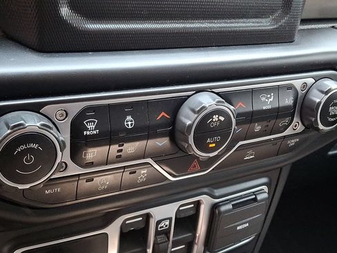 Used 2021 Jeep Gladiator Sport AWD/4WD image 16