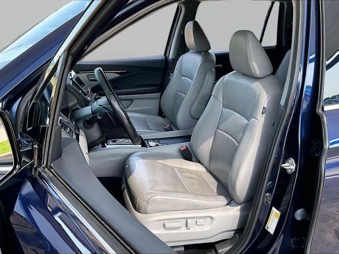 Certified 2020 Honda Pilot Touring image 8