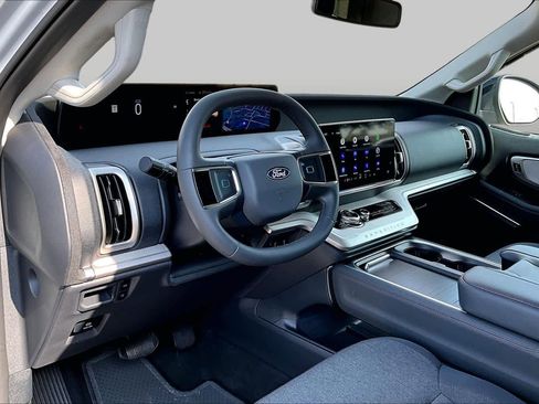 Used 2025 Ford Expedition Active RWD image 23