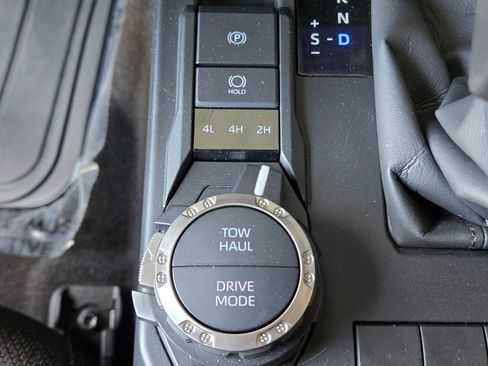 Used 2025 Toyota 4Runner SR5 AWD/4WD image 28