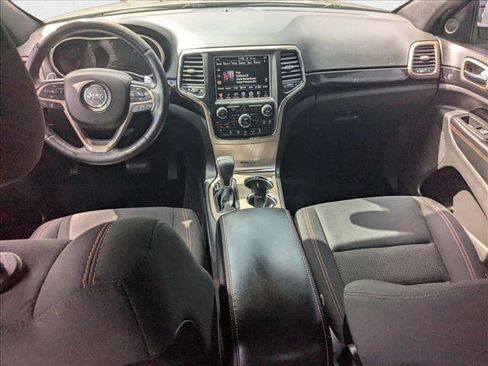Used 2016 Jeep Grand Cherokee Laredo 75th Anniversary image 17