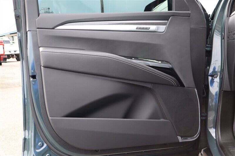 Used 2026 Cadillac Escalade V w/ LPO, ONYX Package AWD/4WD image 12