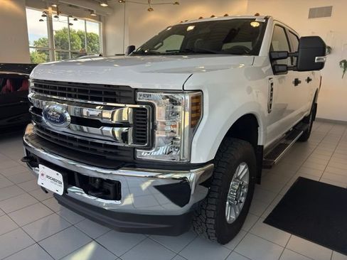 Used 2018 Ford F250 XLT w/ Camper Package AWD/4WD image 34