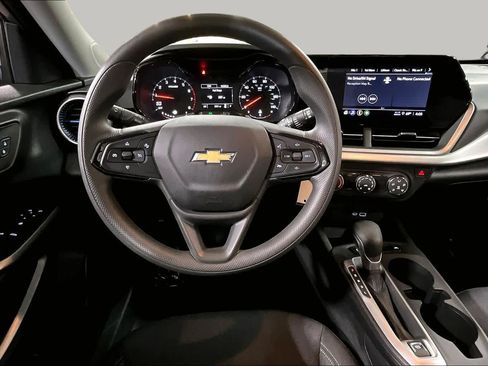 Used 2026 Chevrolet Trax LS FWD image 6