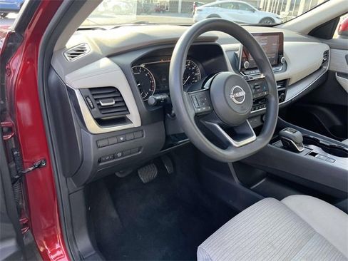 Used 2023 Nissan Rogue SV image 14
