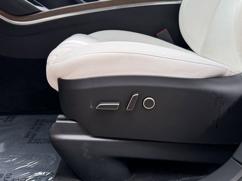 Used 2022 Tesla Model X image 27