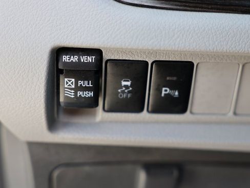 Used 2020 Toyota Sienna XLE image 16