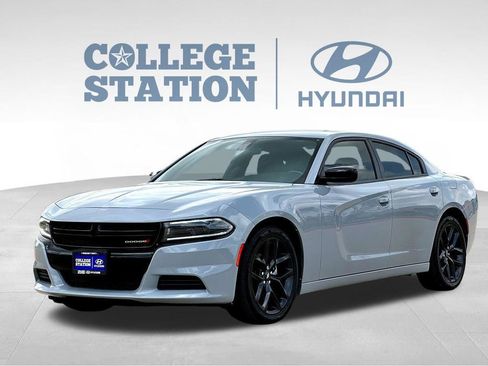 Used 2022 Dodge Charger SXT w/ Blacktop Package image 6