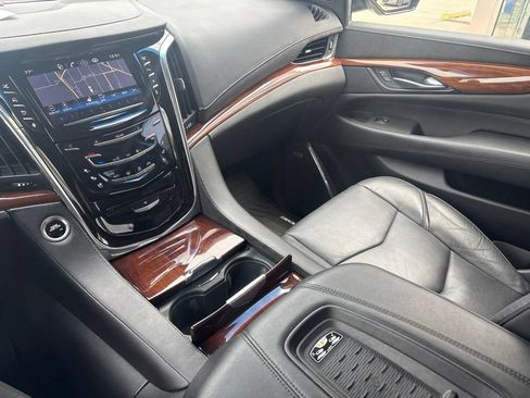 Used 2015 Cadillac Escalade Premium AWD/4WD image 24