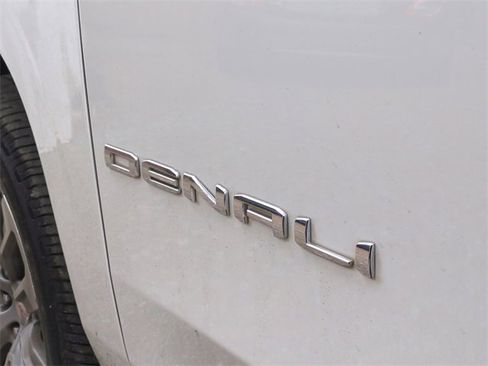 Used 2021 GMC Yukon XL Denali image 9
