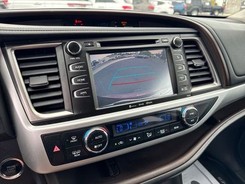 Used 2019 Toyota Highlander XLE image 25