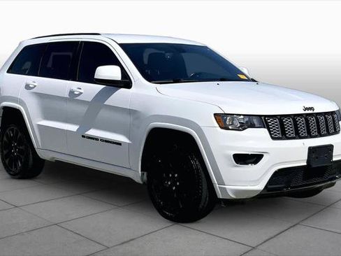 Certified 2022 Jeep Grand Cherokee Laredo X RWD image 3