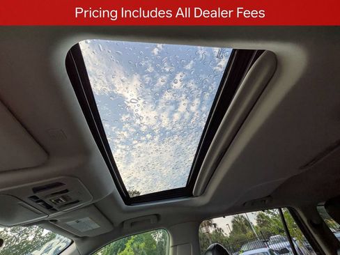 Used 2022 Toyota Highlander XLE FWD image 23