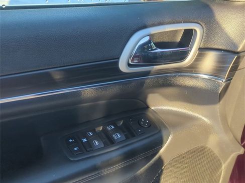 Used 2021 Jeep Grand Cherokee Limited image 13