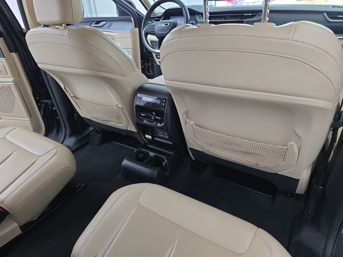 Used 2022 Jeep Grand Cherokee L Limited w/ Black Appearance Package RWD image 11