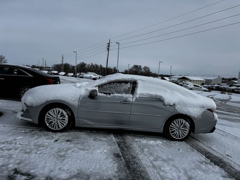 Used 2019 Toyota Avalon Limited w/ Advanced Safety Package image 2