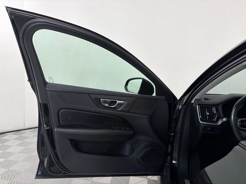 Used 2020 Volvo V60 T5 Cross Country AWD/4WD image 10
